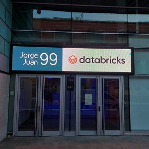 Entrada al Evento de Databricks en el espacio de Congresos y Sala Truss en Madrid